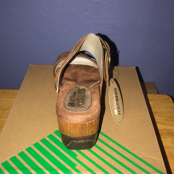 Shoe - Picture 4 of 5